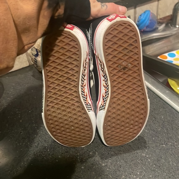 Vans - Picture 4 of 5